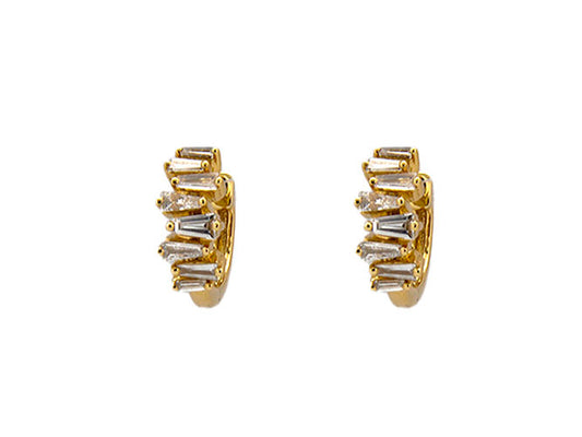 18k yellow gold uneven taper diamond huggie (DEKH9E02CY)